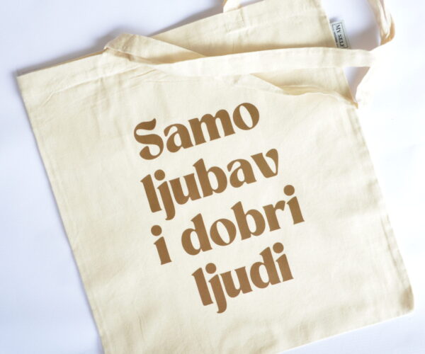 Ceger sa natpisom - "samo ljubav i dobri ljudi"