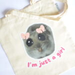 Ceger sa natpisom - "I'm just a girl"