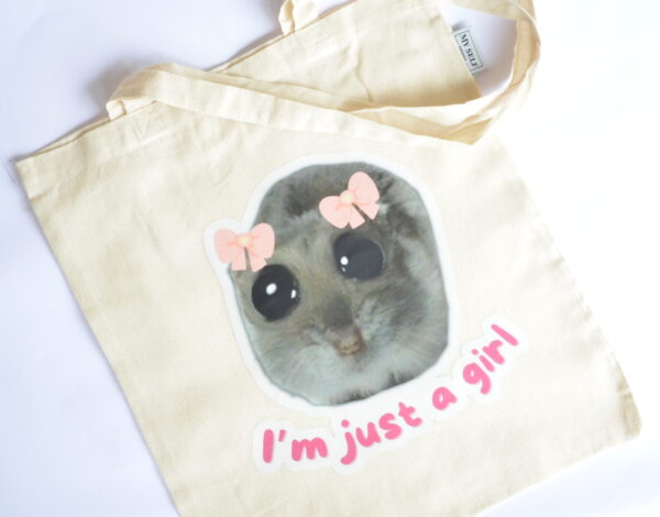 Ceger sa natpisom - "I'm just a girl"