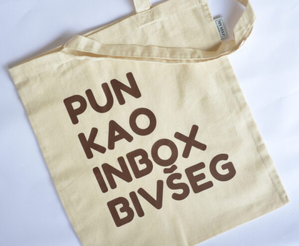 Ceger sa natpisom - "pun kao inox bivšeg"